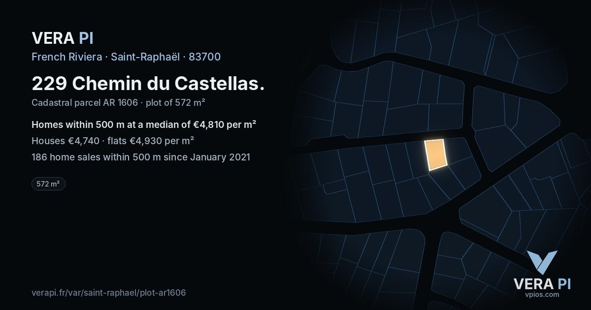 229 Chemin du Castellas, Saint-Raphaël at night – the plot lit, the parcels around coloured by the prices near them