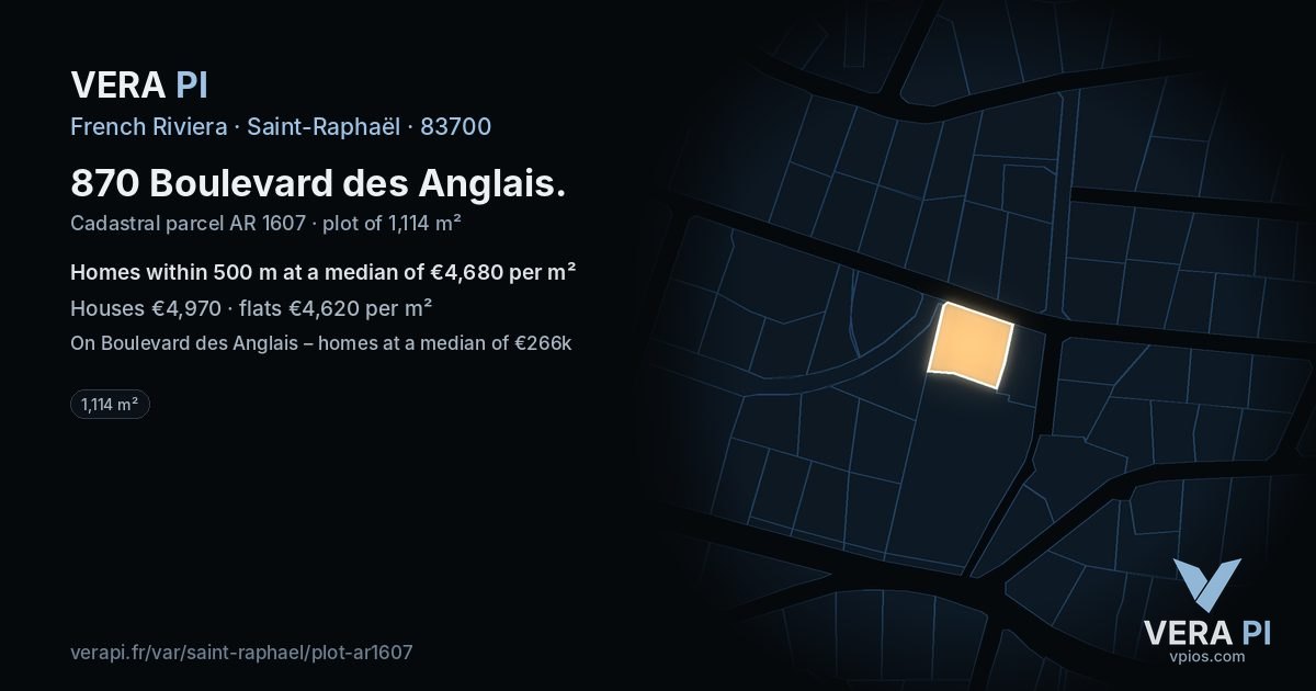 870 Boulevard des Anglais, Saint-Raphaël at night – the plot lit, the parcels around coloured by the prices near them