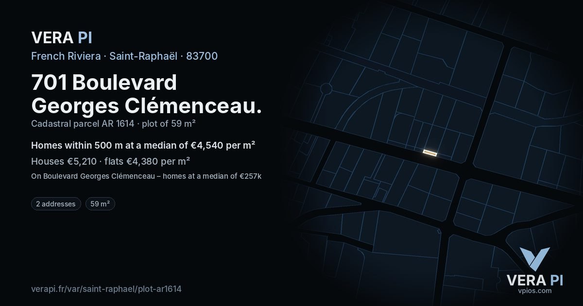 701 Boulevard Georges Clémenceau, Saint-Raphaël at night – the plot lit, the parcels around coloured by the prices near them
