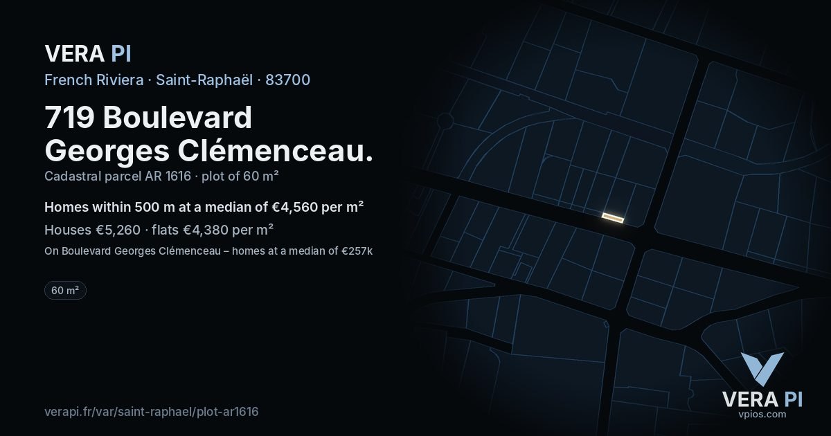 719 Boulevard Georges Clémenceau, Saint-Raphaël at night – the plot lit, the parcels around coloured by the prices near them