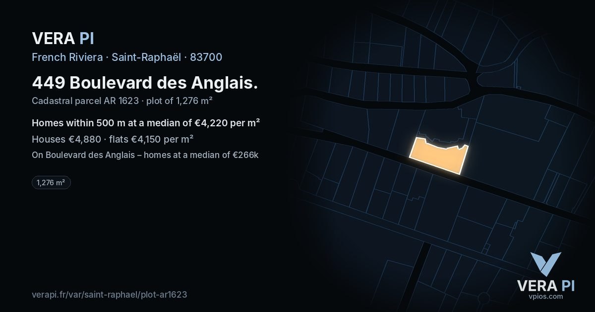 449 Boulevard des Anglais, Saint-Raphaël at night – the plot lit, the parcels around coloured by the prices near them