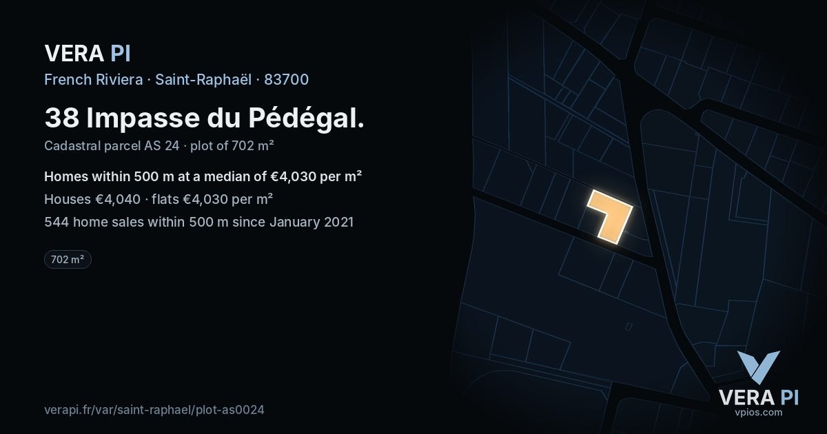 38 Impasse du Pédégal, Saint-Raphaël at night – the plot lit, the parcels around coloured by the prices near them