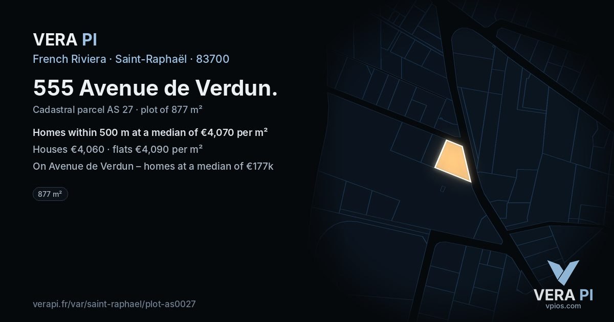 555 Avenue de Verdun, Saint-Raphaël at night – the plot lit, the parcels around coloured by the prices near them
