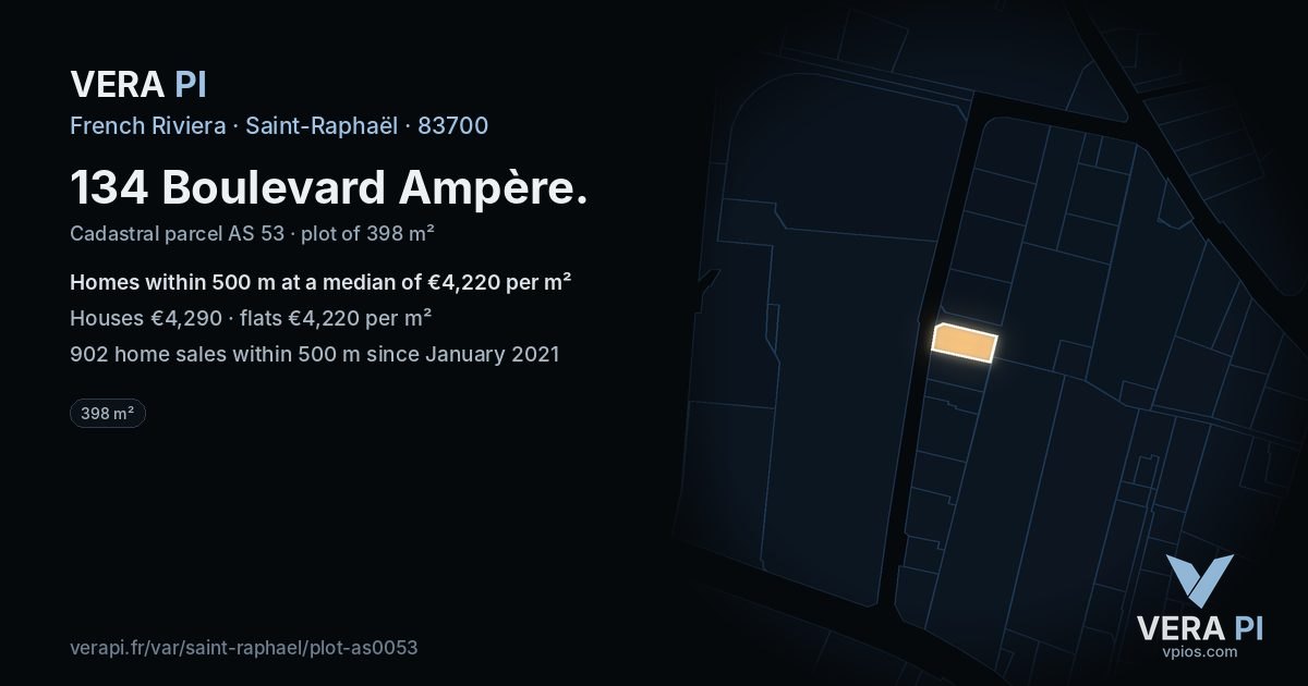 134 Boulevard Ampère, Saint-Raphaël at night – the plot lit, the parcels around coloured by the prices near them