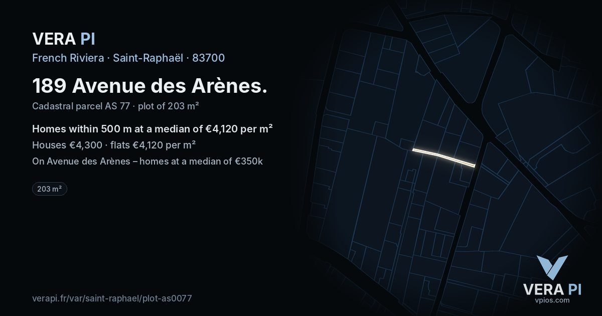 189 Avenue des Arènes, Saint-Raphaël at night – the plot lit, the parcels around coloured by the prices near them