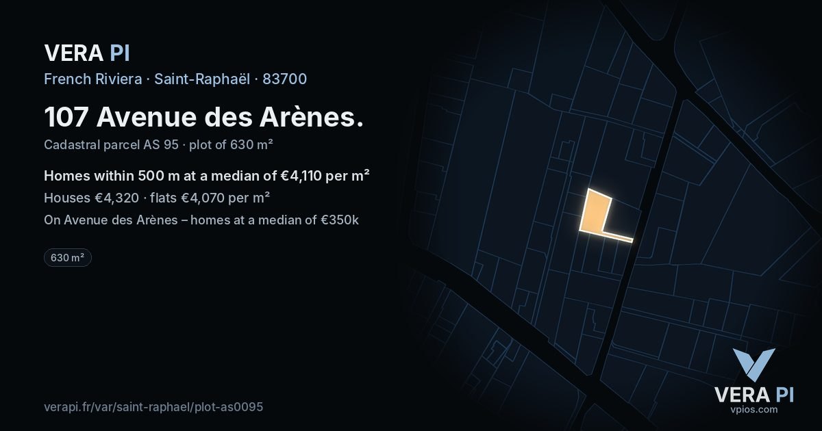 107 Avenue des Arènes, Saint-Raphaël at night – the plot lit, the parcels around coloured by the prices near them