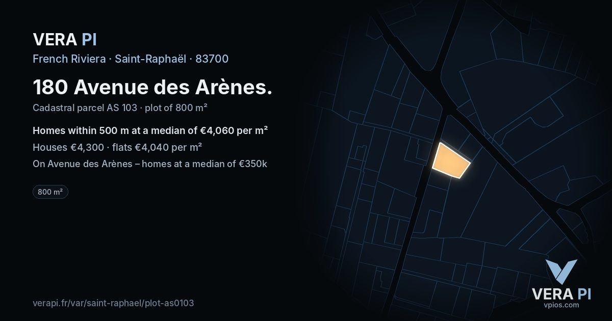 180 Avenue des Arènes, Saint-Raphaël at night – the plot lit, the parcels around coloured by the prices near them