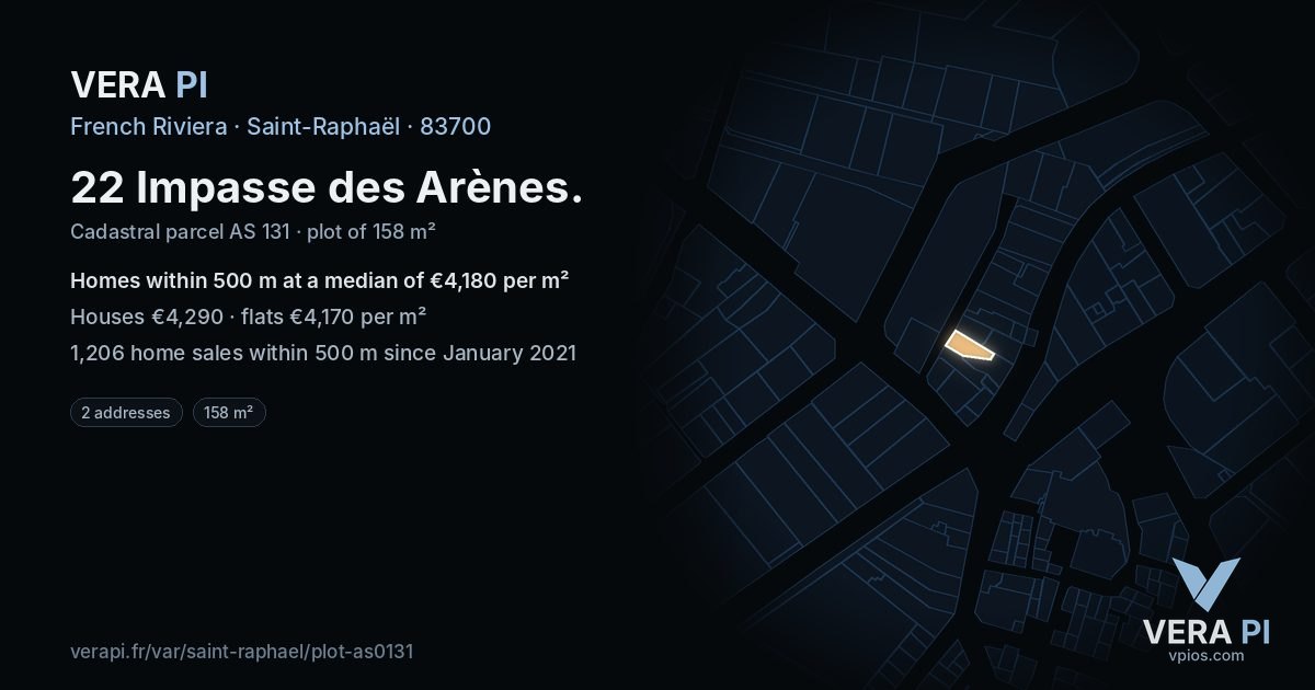 22 Impasse des Arènes, Saint-Raphaël at night – the plot lit, the parcels around coloured by the prices near them