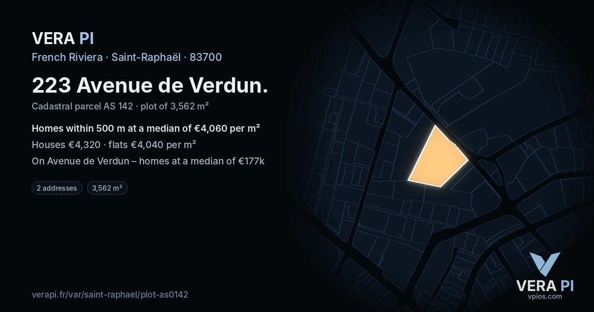 223 Avenue de Verdun, Saint-Raphaël at night – the plot lit, the parcels around coloured by the prices near them