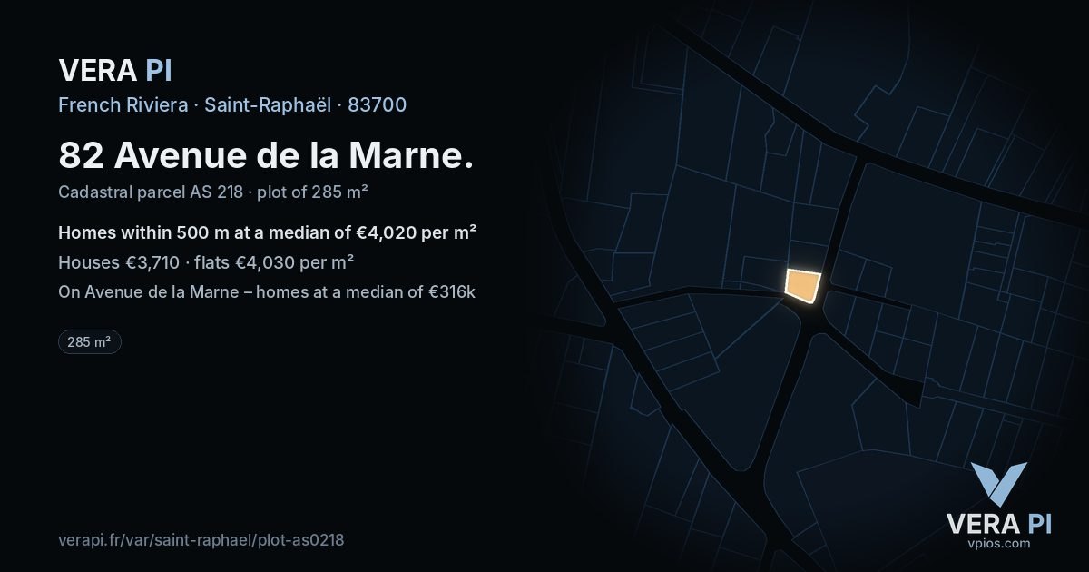82 Avenue de la Marne, Saint-Raphaël at night – the plot lit, the parcels around coloured by the prices near them