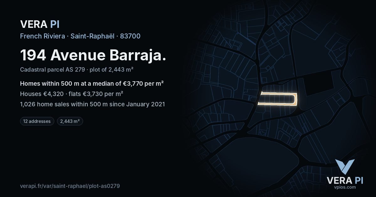 194 Avenue Barraja, Saint-Raphaël at night – the plot lit, the parcels around coloured by the prices near them