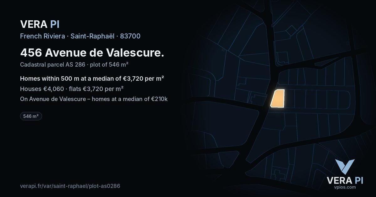 456 Avenue de Valescure, Saint-Raphaël at night – the plot lit, the parcels around coloured by the prices near them