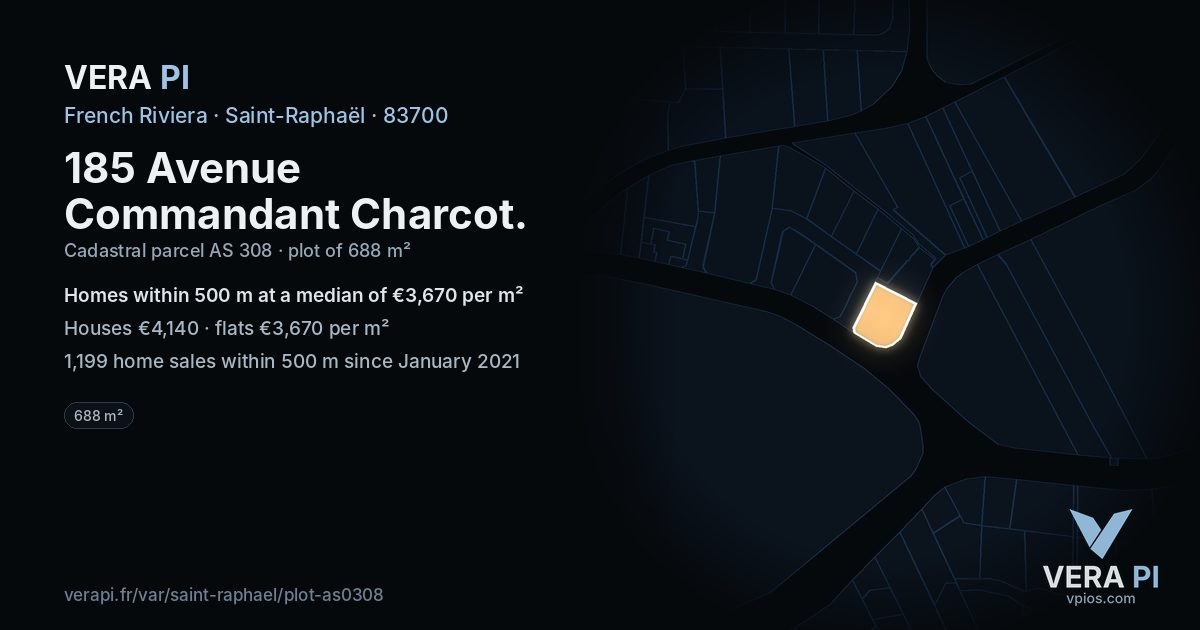 185 Avenue Commandant Charcot, Saint-Raphaël at night – the plot lit, the parcels around coloured by the prices near them