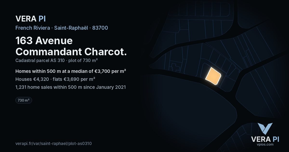 163 Avenue Commandant Charcot, Saint-Raphaël at night – the plot lit, the parcels around coloured by the prices near them