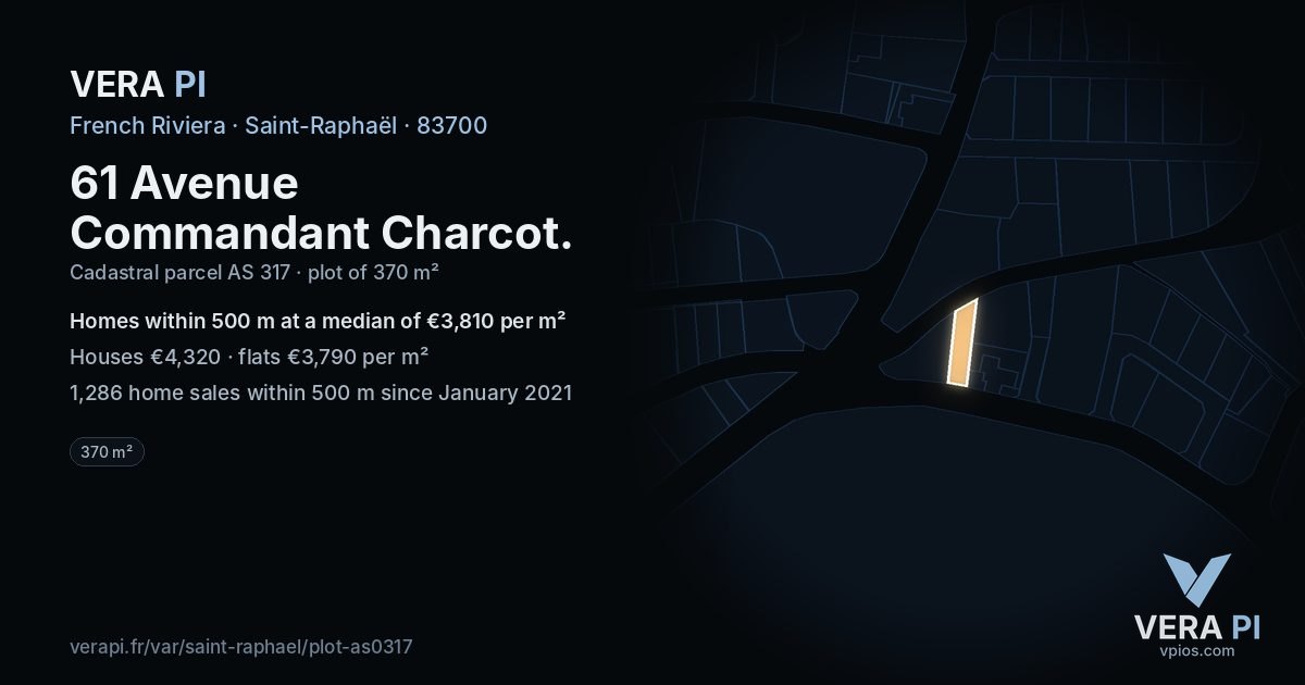 61 Avenue Commandant Charcot, Saint-Raphaël at night – the plot lit, the parcels around coloured by the prices near them