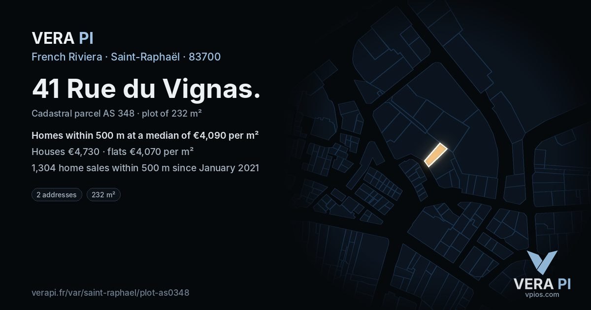 41 Rue du Vignas, Saint-Raphaël at night – the plot lit, the parcels around coloured by the prices near them