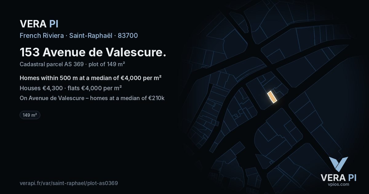 153 Avenue de Valescure, Saint-Raphaël at night – the plot lit, the parcels around coloured by the prices near them