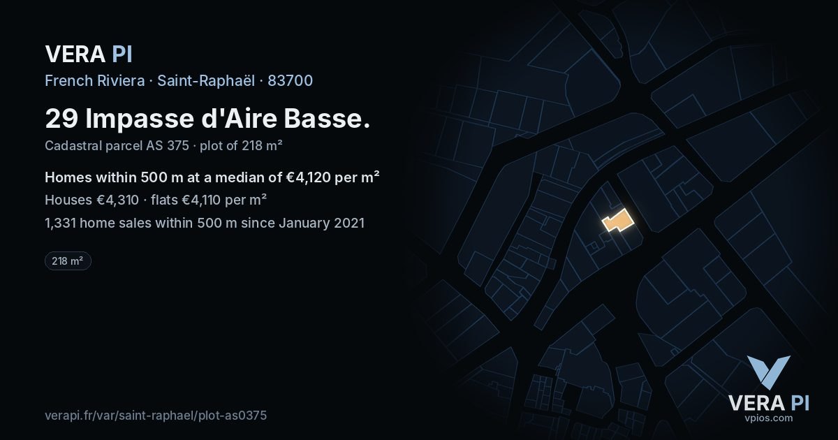 29 Impasse d'Aire Basse, Saint-Raphaël at night – the plot lit, the parcels around coloured by the prices near them
