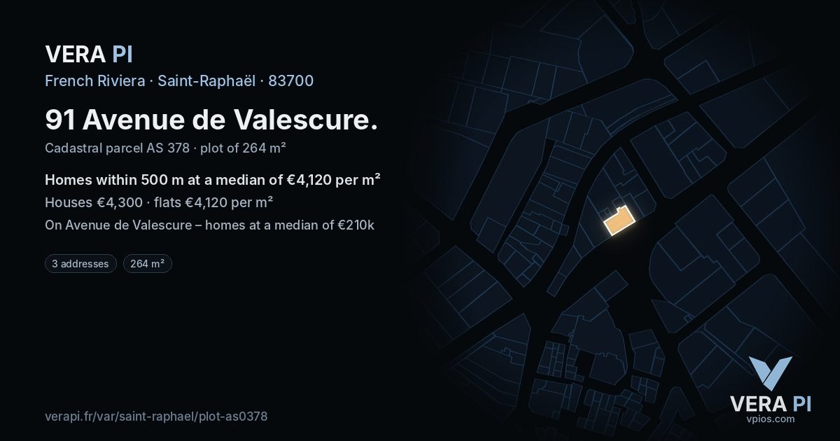 91 Avenue de Valescure, Saint-Raphaël at night – the plot lit, the parcels around coloured by the prices near them