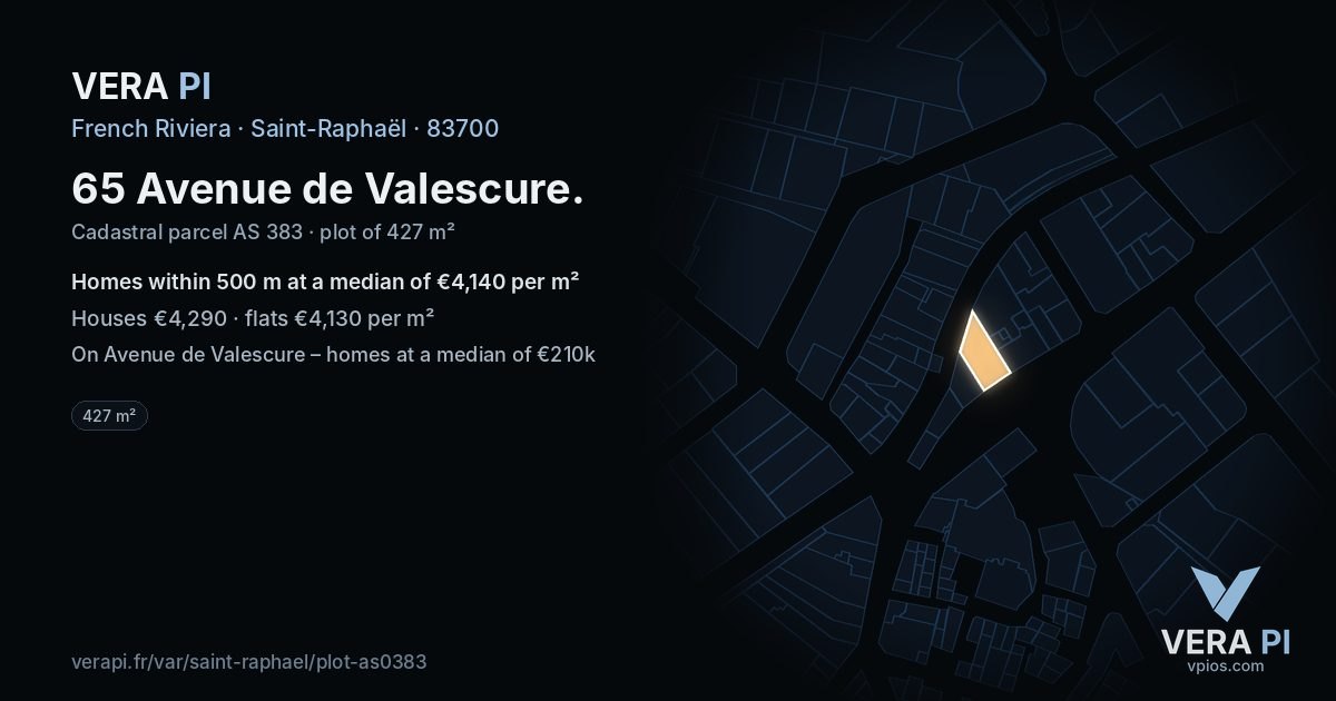 65 Avenue de Valescure, Saint-Raphaël at night – the plot lit, the parcels around coloured by the prices near them