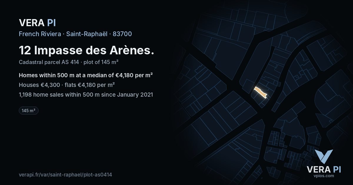 12 Impasse des Arènes, Saint-Raphaël at night – the plot lit, the parcels around coloured by the prices near them