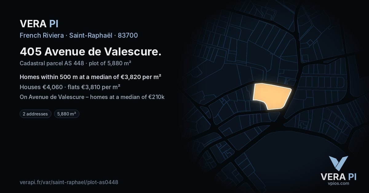 405 Avenue de Valescure, Saint-Raphaël at night – the plot lit, the parcels around coloured by the prices near them