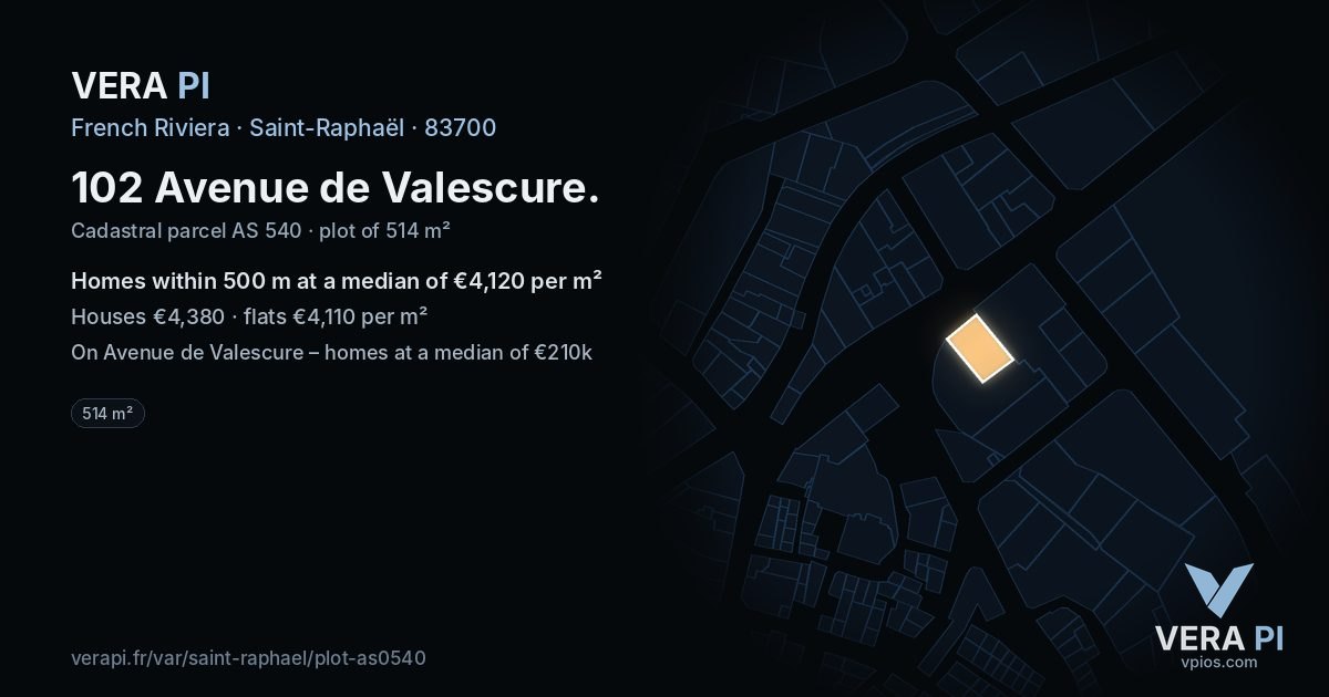 102 Avenue de Valescure, Saint-Raphaël at night – the plot lit, the parcels around coloured by the prices near them