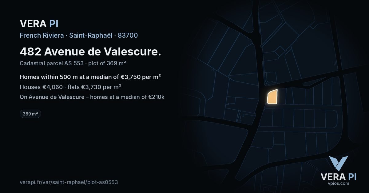 482 Avenue de Valescure, Saint-Raphaël at night – the plot lit, the parcels around coloured by the prices near them