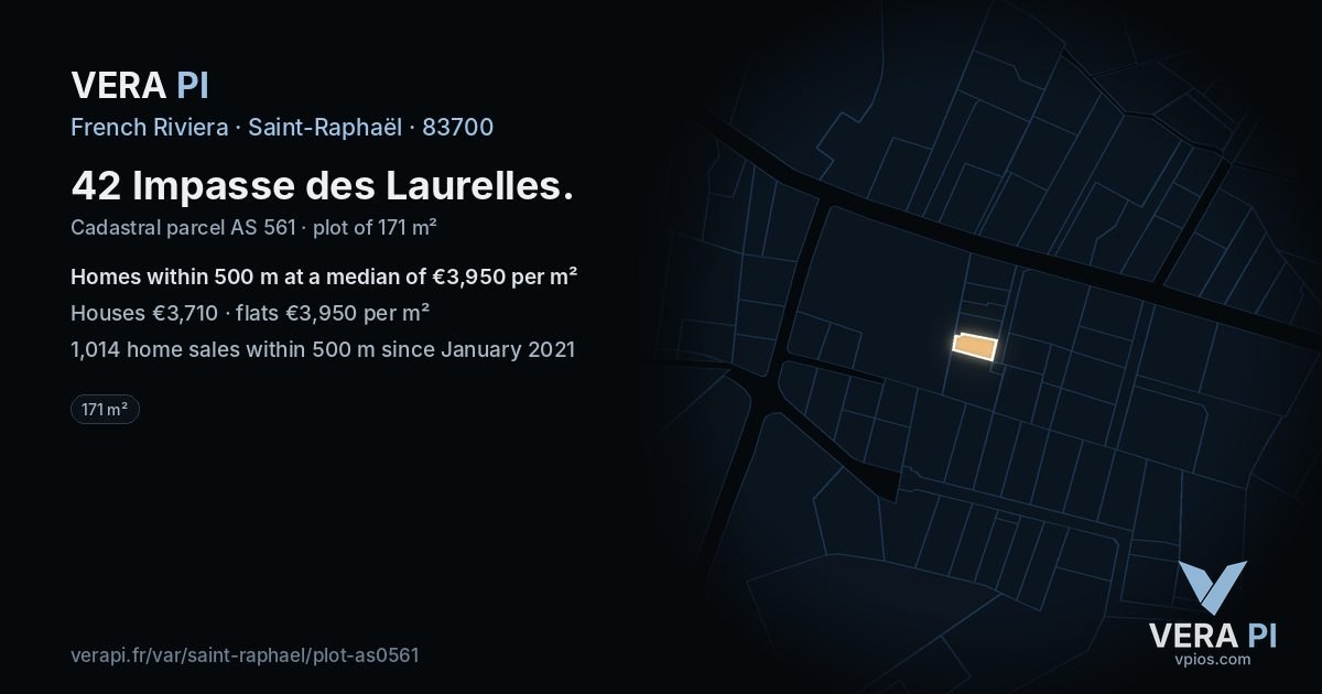 42 Impasse des Laurelles, Saint-Raphaël at night – the plot lit, the parcels around coloured by the prices near them