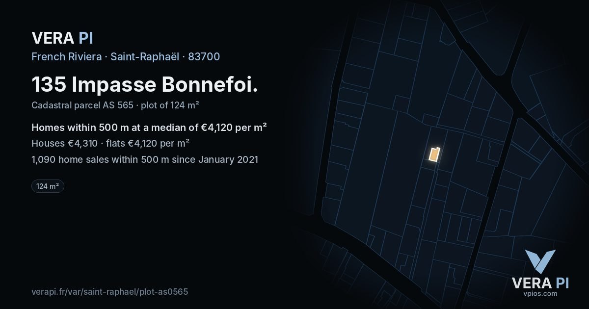 135 Impasse Bonnefoi, Saint-Raphaël at night – the plot lit, the parcels around coloured by the prices near them