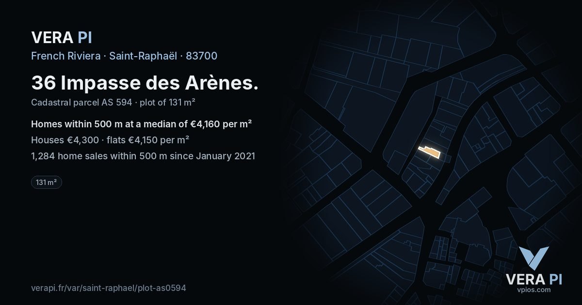 36 Impasse des Arènes, Saint-Raphaël at night – the plot lit, the parcels around coloured by the prices near them