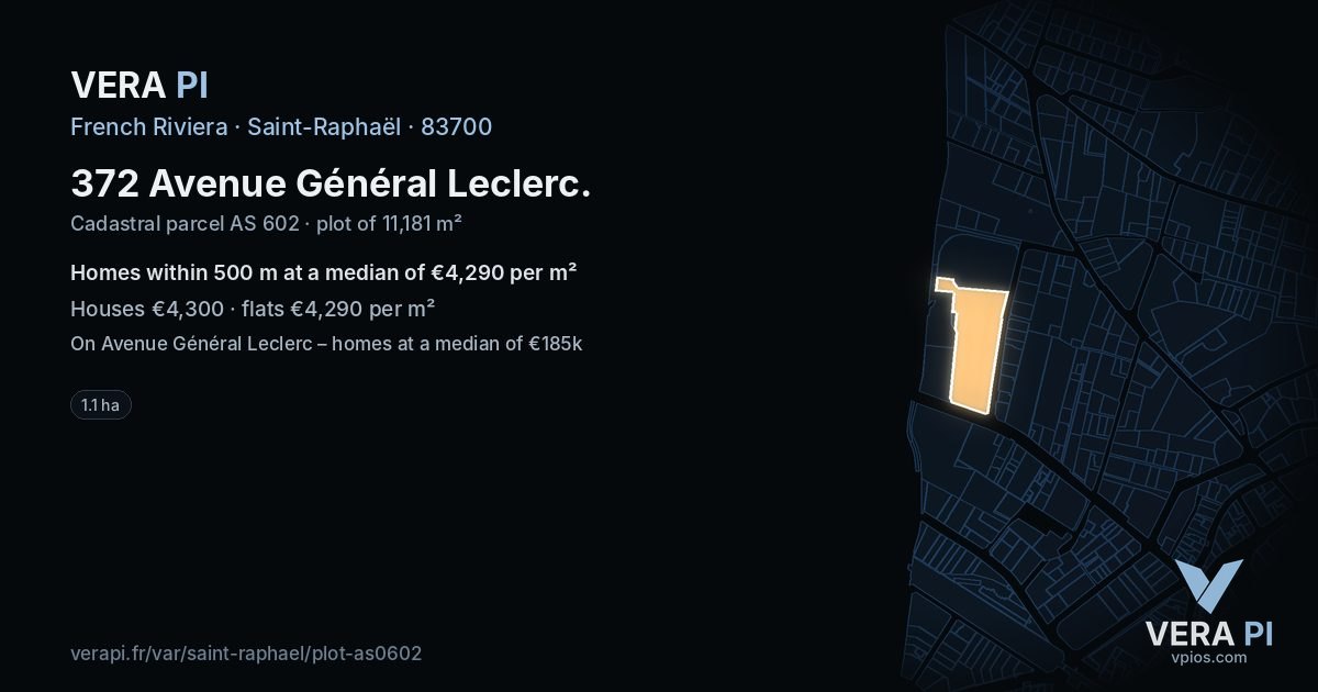 372 Avenue Général Leclerc, Saint-Raphaël at night – the plot lit, the parcels around coloured by the prices near them