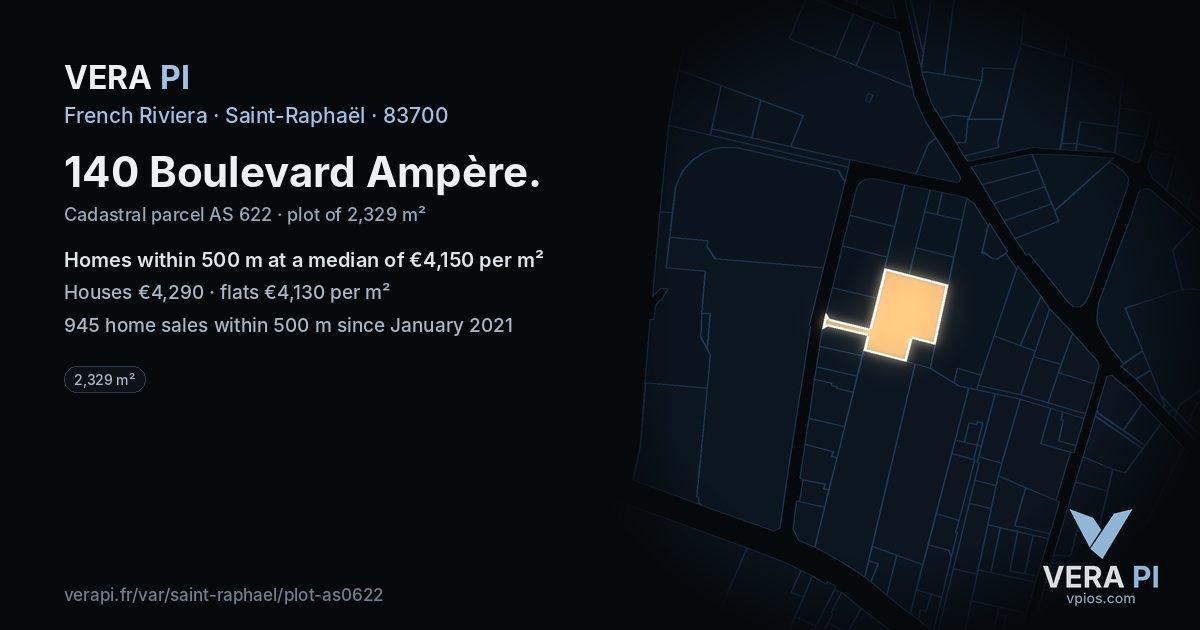 140 Boulevard Ampère, Saint-Raphaël at night – the plot lit, the parcels around coloured by the prices near them