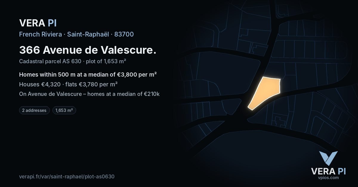 366 Avenue de Valescure, Saint-Raphaël at night – the plot lit, the parcels around coloured by the prices near them