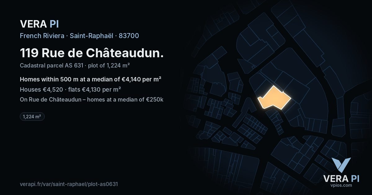 119 Rue de Châteaudun, Saint-Raphaël at night – the plot lit, the parcels around coloured by the prices near them