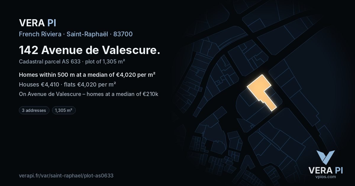 142 Avenue de Valescure, Saint-Raphaël at night – the plot lit, the parcels around coloured by the prices near them