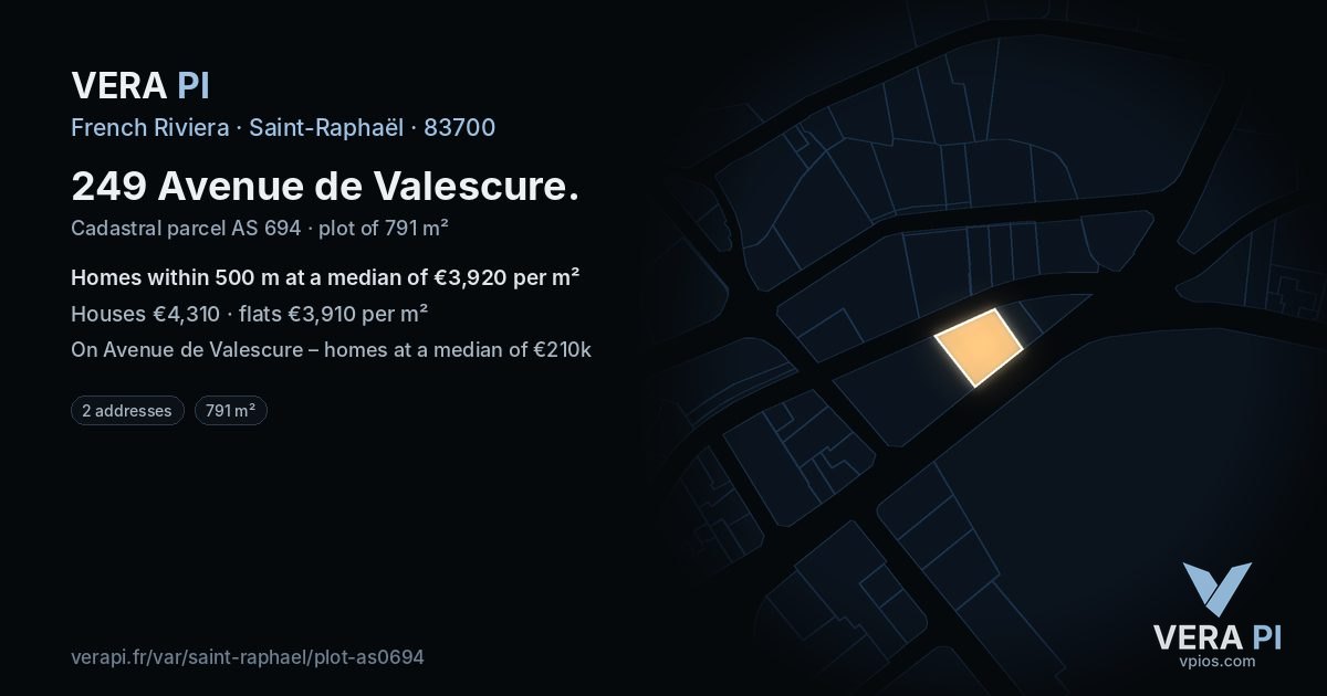 249 Avenue de Valescure, Saint-Raphaël at night – the plot lit, the parcels around coloured by the prices near them