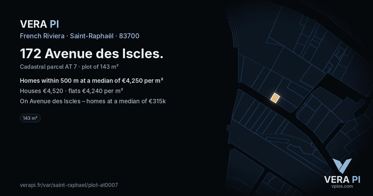 172 Avenue des Iscles, Saint-Raphaël at night – the plot lit, the parcels around coloured by the prices near them