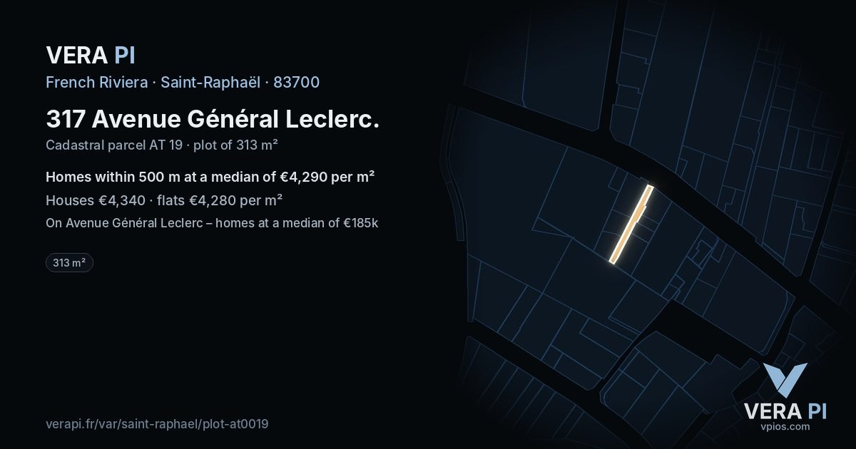 317 Avenue Général Leclerc, Saint-Raphaël at night – the plot lit, the parcels around coloured by the prices near them