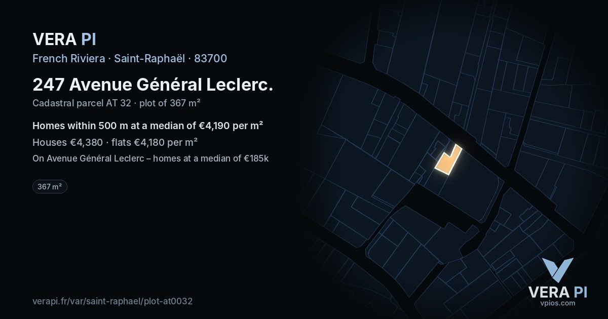 247 Avenue Général Leclerc, Saint-Raphaël at night – the plot lit, the parcels around coloured by the prices near them