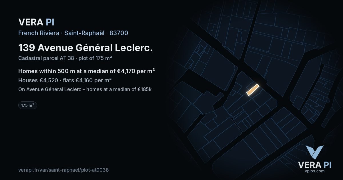 139 Avenue Général Leclerc, Saint-Raphaël at night – the plot lit, the parcels around coloured by the prices near them