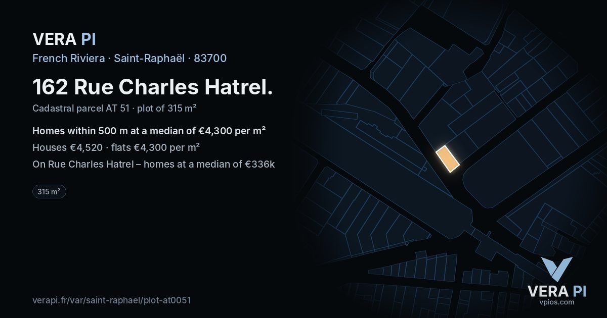 162 Rue Charles Hatrel, Saint-Raphaël at night – the plot lit, the parcels around coloured by the prices near them