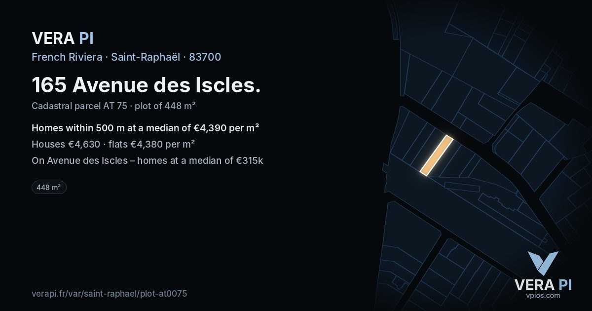 165 Avenue des Iscles, Saint-Raphaël at night – the plot lit, the parcels around coloured by the prices near them