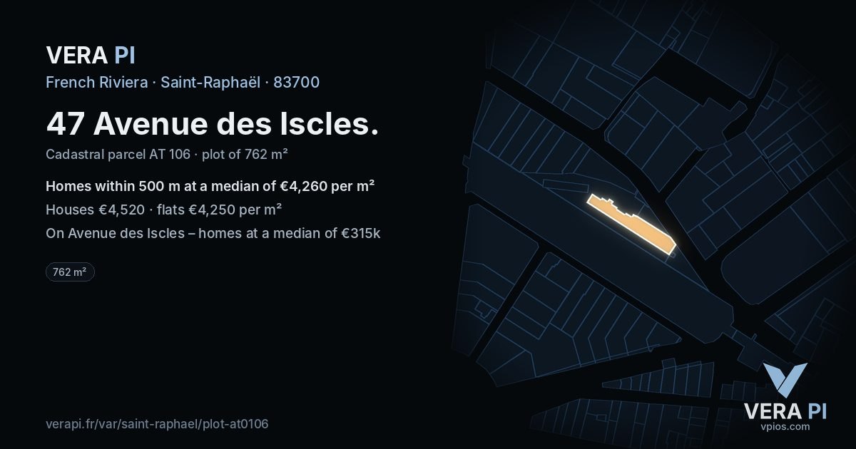 47 Avenue des Iscles, Saint-Raphaël at night – the plot lit, the parcels around coloured by the prices near them