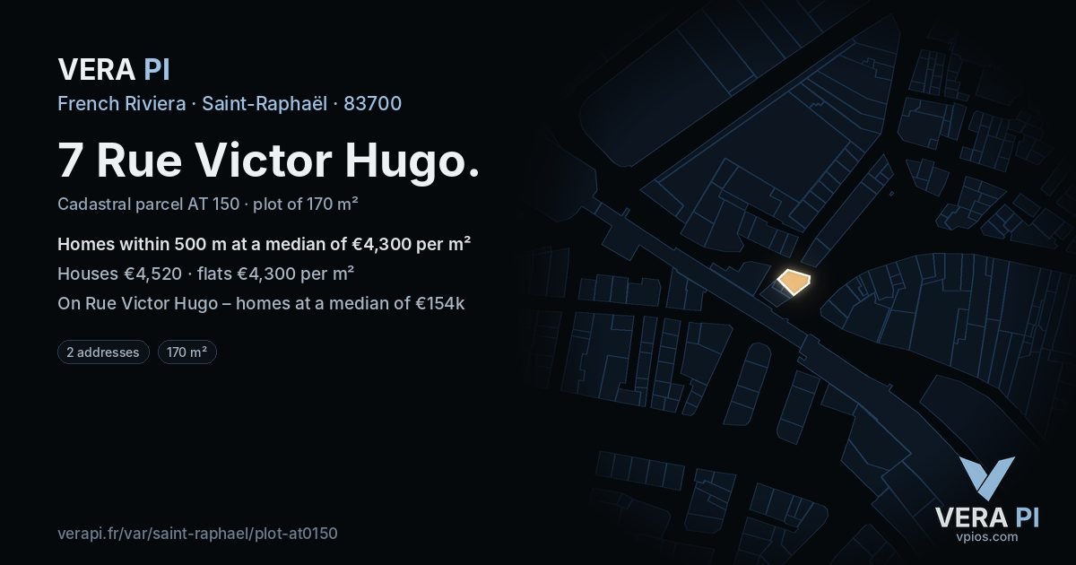 7 Rue Victor Hugo, Saint-Raphaël at night – the plot lit, the parcels around coloured by the prices near them