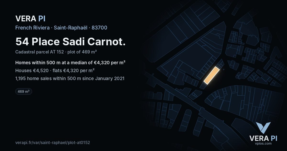 54 Place Sadi Carnot, Saint-Raphaël at night – the plot lit, the parcels around coloured by the prices near them