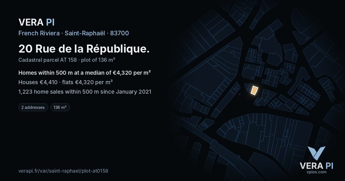 20 Rue de la République, Saint-Raphaël at night – the plot lit, the parcels around coloured by the prices near them