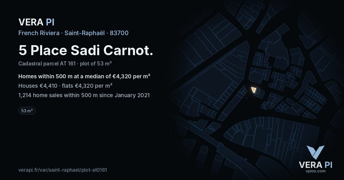 5 Place Sadi Carnot, Saint-Raphaël at night – the plot lit, the parcels around coloured by the prices near them