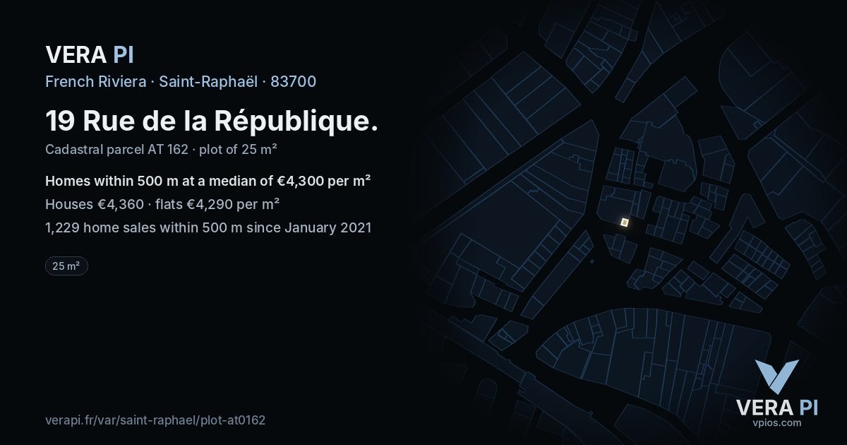 19 Rue de la République, Saint-Raphaël at night – the plot lit, the parcels around coloured by the prices near them