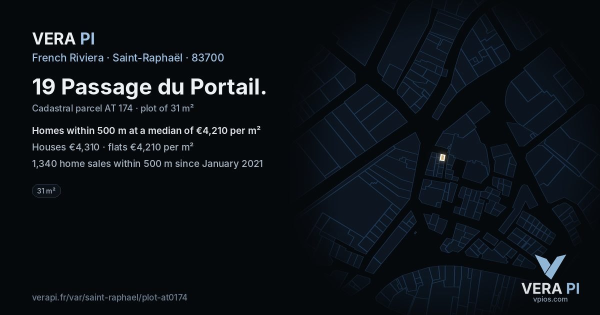 19 Passage du Portail, Saint-Raphaël at night – the plot lit, the parcels around coloured by the prices near them